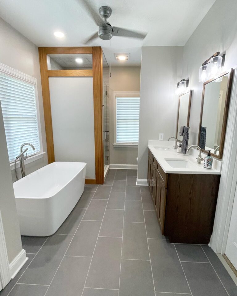 Full bathroom view. The best home remodeling in Oak Ridge
